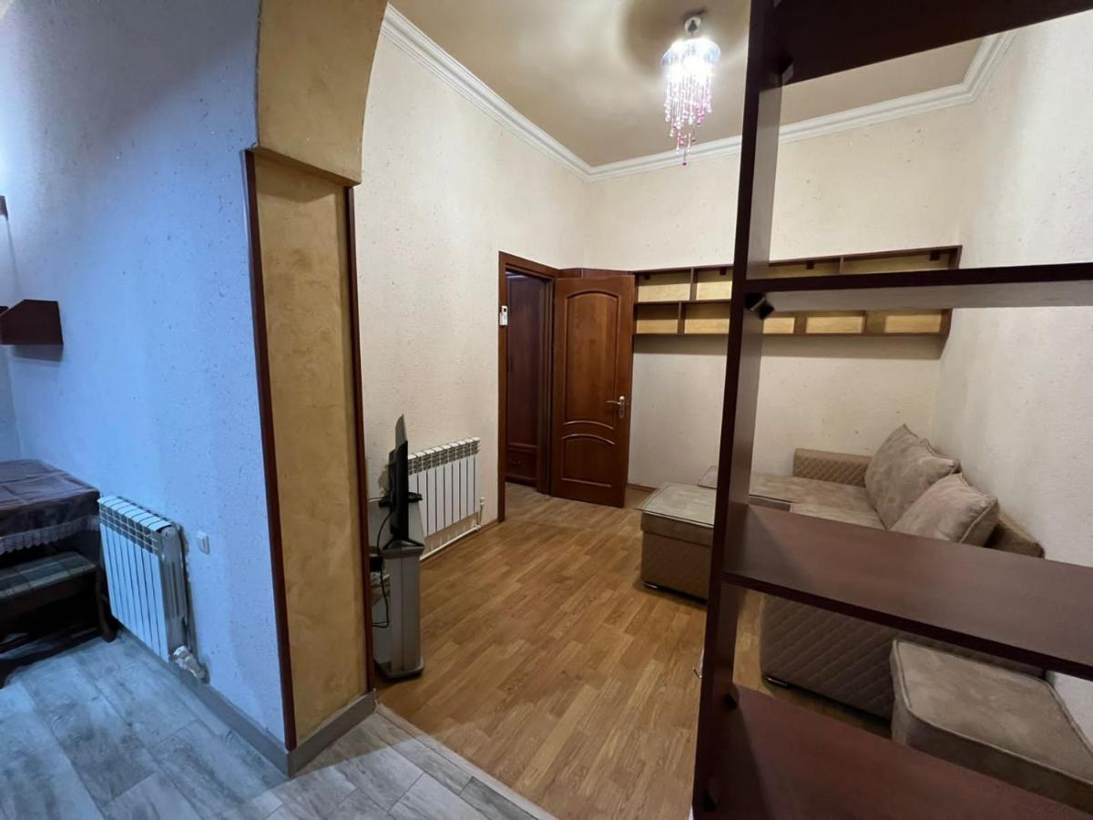 Comfy Apartment On Amiryan Street,Near Republic Squere Yerevan Bagian luar foto